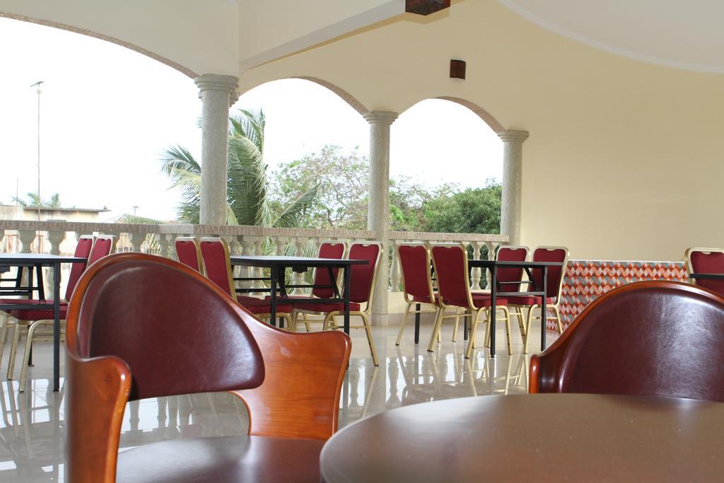 Hotel Residence Flamani Lomé Exterior photo