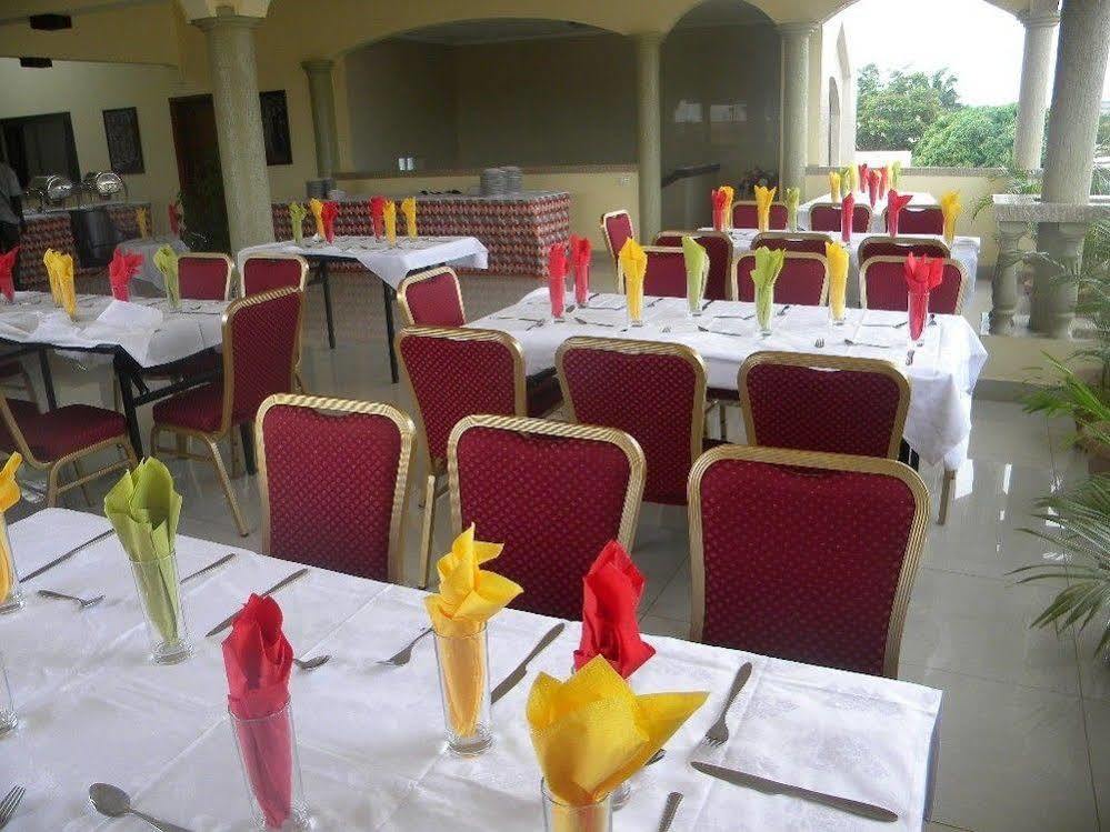 Hotel Residence Flamani Lomé Exterior photo